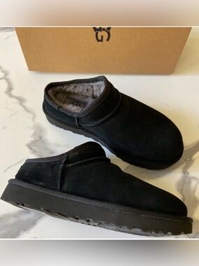 New UGG Classic Suede Slippers Black